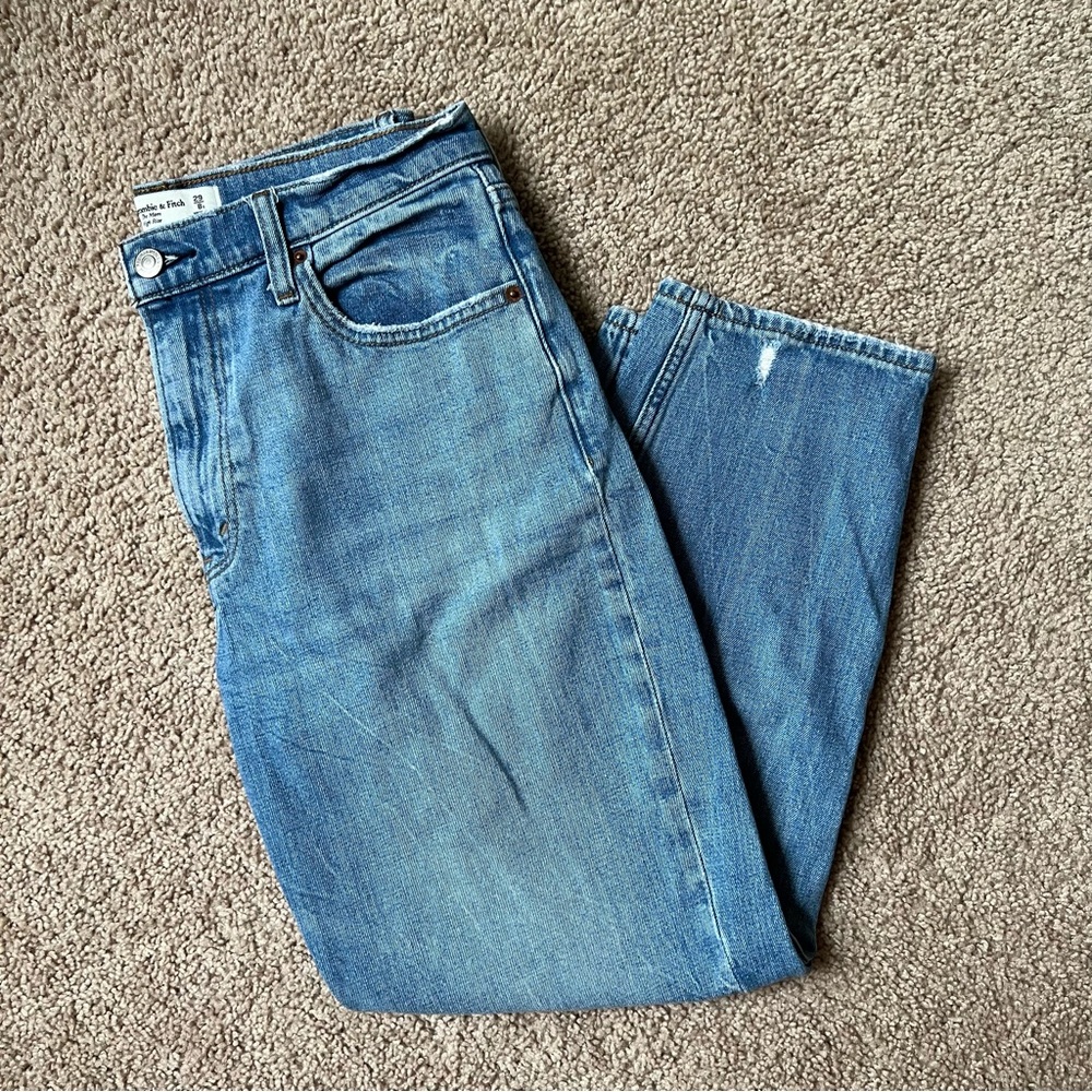 Abercrombie & Fitch The Mom High Rise Jeans Short  Medium Wash